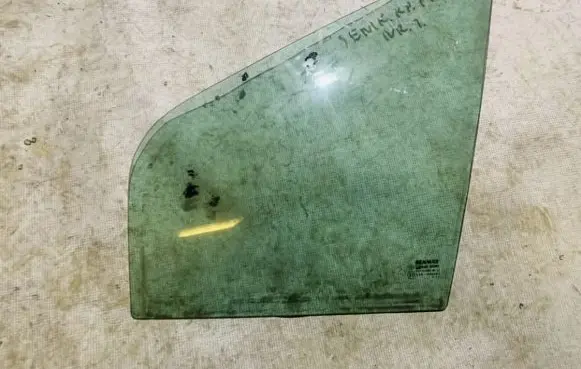 Renault Scenic I Front door vent window glass four-door 