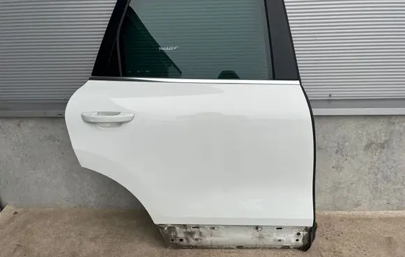 Volkswagen Touareg II Rear door