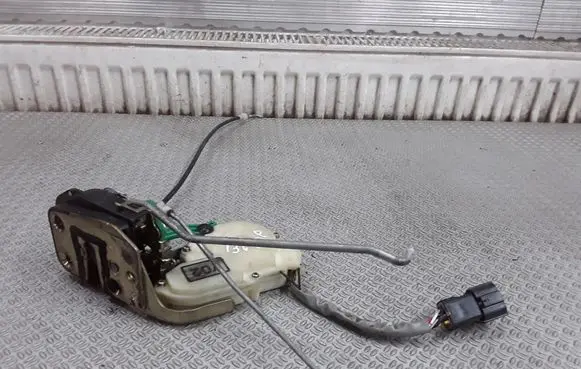 KIA Sorento Front door lock