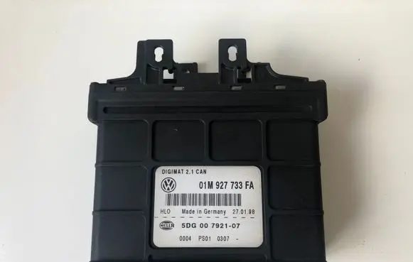 Audi A3 S3 8L Gearbox control unit/module 01M927733FA 5DG00792107