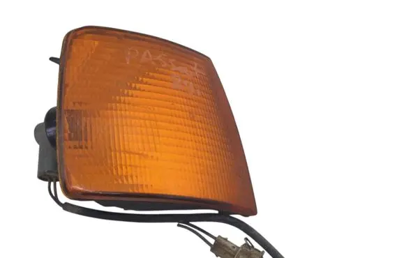 Volkswagen PASSAT B3 Front indicator light 357953050 133718