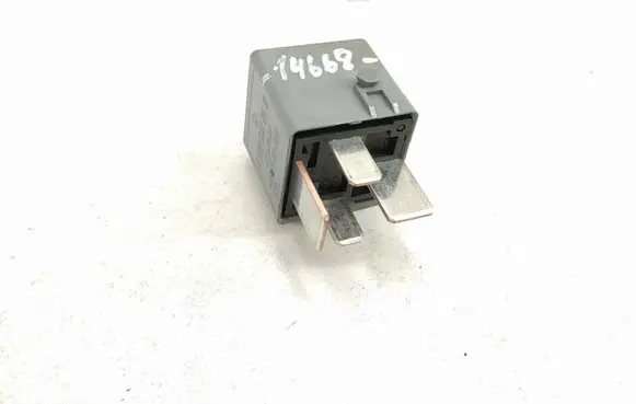 Mercedes-Benz B W245 Cruise control relay A0025422619 0025422619