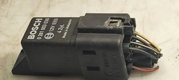 BMW 1 E81 E87 Glow plug pre-heat relay 0281003030