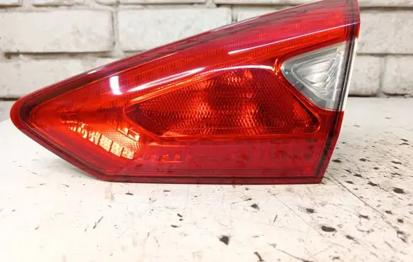 Nissan Pulsar Tailgate rear/tail lights