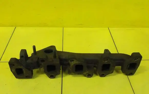 Opel Corsa E Exhaust manifold 55249434 KOLEKTOR WYDECHOWY