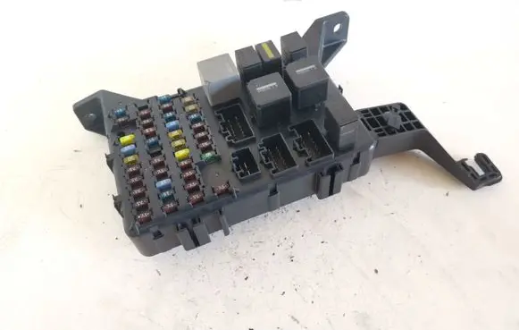 Ford Mondeo Mk III Fuse module 1S7T14A073AG