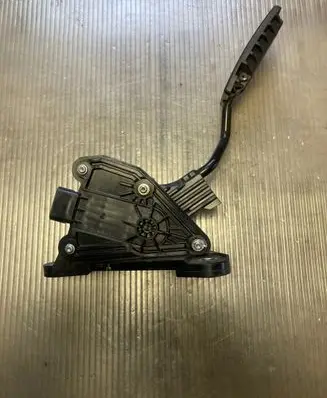 Honda CR-V Accelerator throttle pedal JM14B