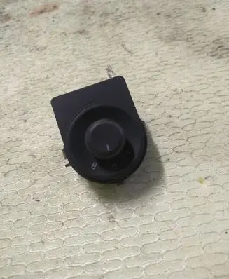 Chevrolet Trax Wing mirror switch 25872074 211640 2350