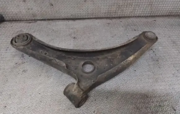 Mitsubishi Lancer VIII Front lower control arm/wishbone