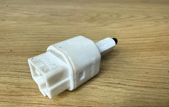 Toyota Avensis T250 Brake pedal sensor switch