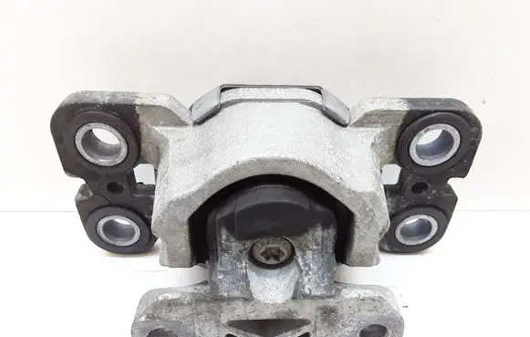 Volvo V70 Engine mount bracket 6G927M121NF
