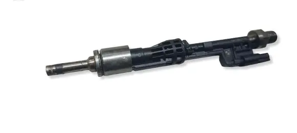 BMW X3 F25 Fuel injector 7597870