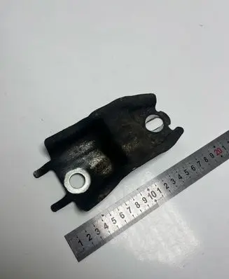 Sway bar bush bracket, front