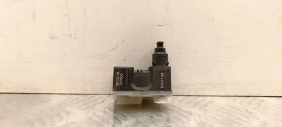 Volvo XC40 Fuel tank cap lock motor 223505