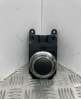 Head unit multimedia control