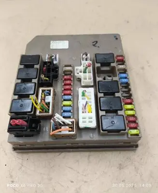 Renault Clio III Fuse module 674658A