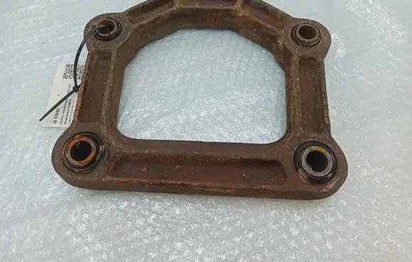 Jaguar XJ X300 Rear differential/diff mount bracket RCCC2891F