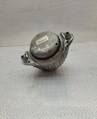 Mercedes-Benz E A207 Engine mount bracket A2042406017