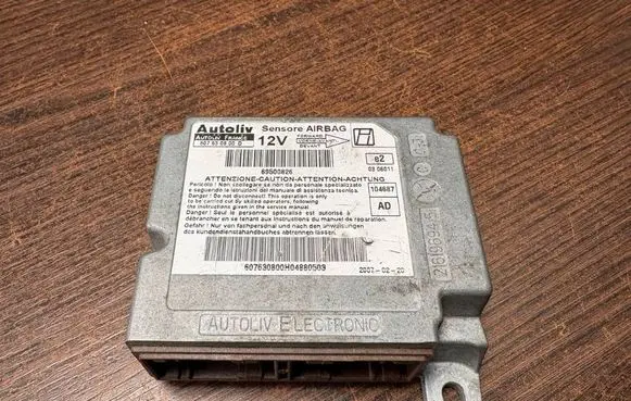 Iveco Daily 4th gen Airbag control unit/module 69500826 607630800D