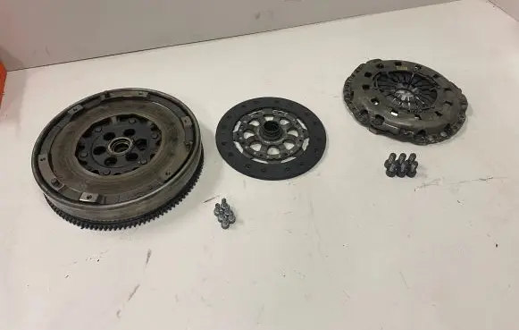 BMW 3 E90 E91 Clutch set kit 7560876