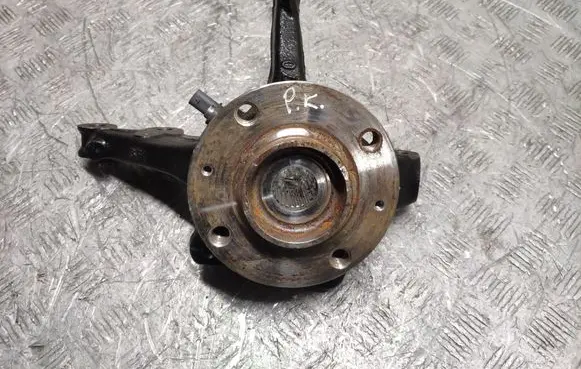 Peugeot 208 II Front wheel hub 