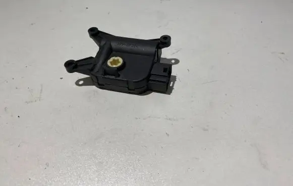 Volkswagen Golf Plus Air flap motor/actuator 3C1907511A 0306101 CZ1168802860