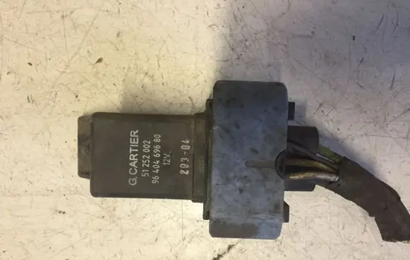 Peugeot 607 Glow plug pre-heat relay 9640469680