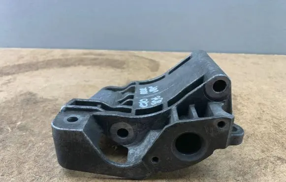 BMW X5 E70 Power steering pump mounting bracket 7799862 32427799862