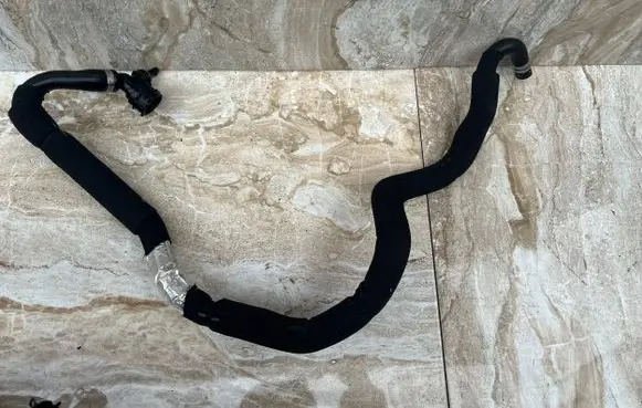 Volvo C40 Engine coolant pipe/hose 32339737