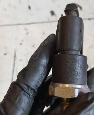 Fuel pressure sensor