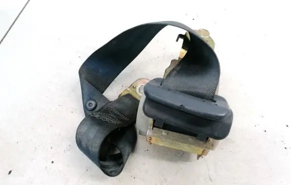 Hyundai Elantra Rear seatbelt