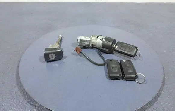 Peugeot 5008 Ignition lock 9663123380