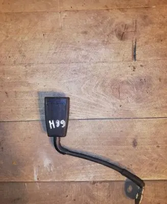 Mercedes-Benz S W126 Rear seatbelt buckle 1268601396