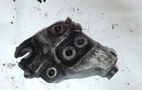 Peugeot 407 Engine mounting bracket 9654603480