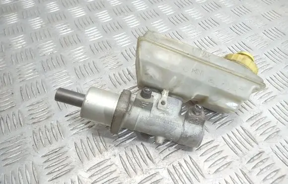 Master brake cylinder