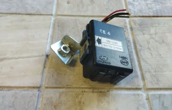 Hyundai Santa Fe Oil pressure relay 9477027930