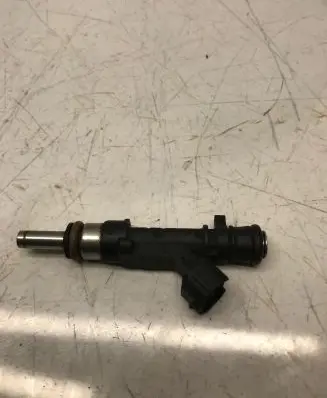 Audi A6 S6 C6 4F Fuel injector 06E133551 0270158053