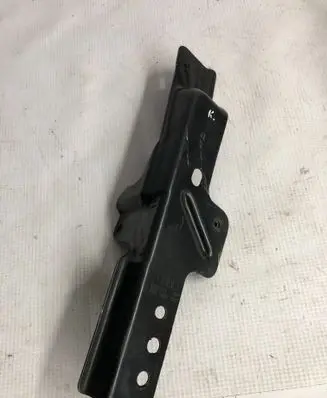 Audi Q7 4L Fender mounting bracket 4L0805697