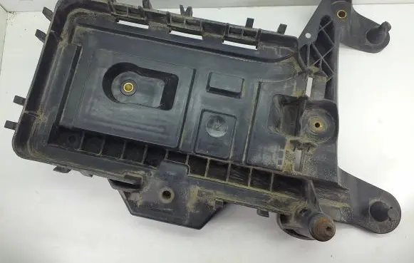 Volkswagen PASSAT B6 Battery box tray 1K0915333