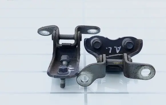 Toyota Avensis T250 Rear door hinge set 