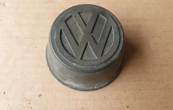 Volkswagen Golf I Original wheel cap 321601171A