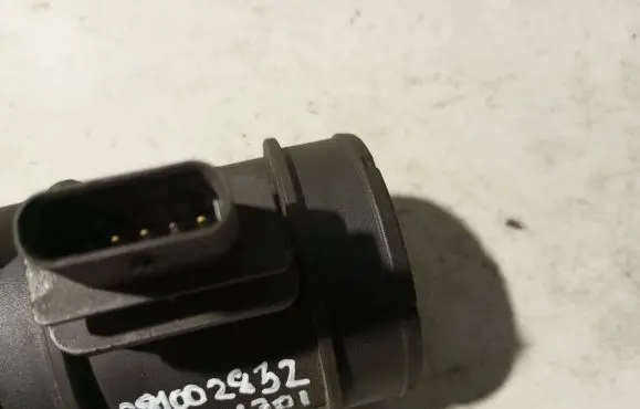 Opel Zafira B Mass air flow meter 55561301 5281002837 002832