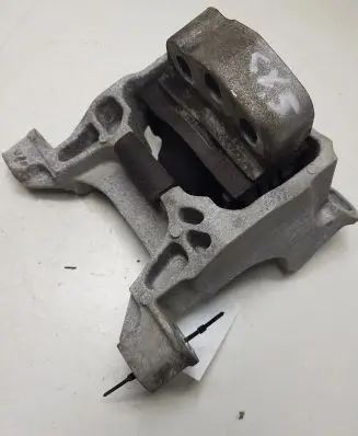 Mazda CX-5 Engine mount bracket