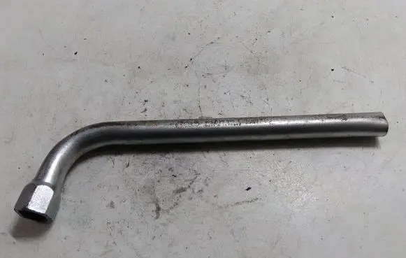 Audi A6 S6 C4 4A Wheel nut wrench 171012219A