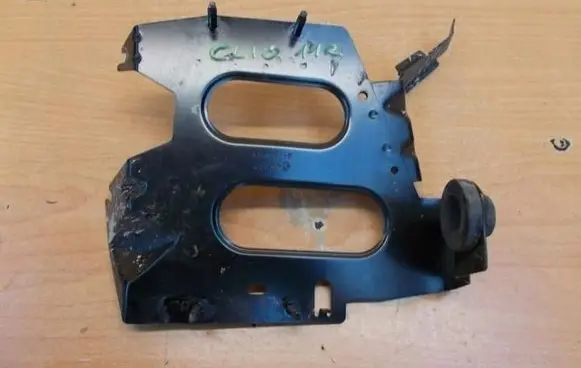 Renault Clio III Radiator mount bracket