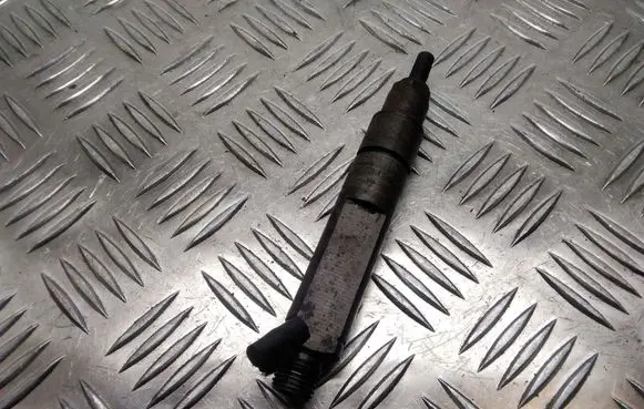 Audi A6 S6 C4 4A Fuel injector 028130201G