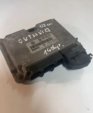 Skoda Octavia Mk1 (1U) Engine control unit/module 038906018GM 28SA4070 0281010181