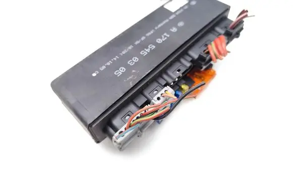 Chrysler Crossfire Fuse module A1705450305
