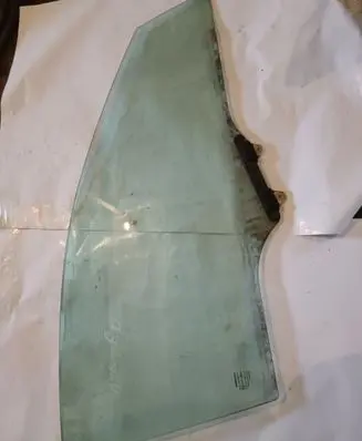 Honda CR-V Front door window glass four-door E643R00050 DOT24M62AS2