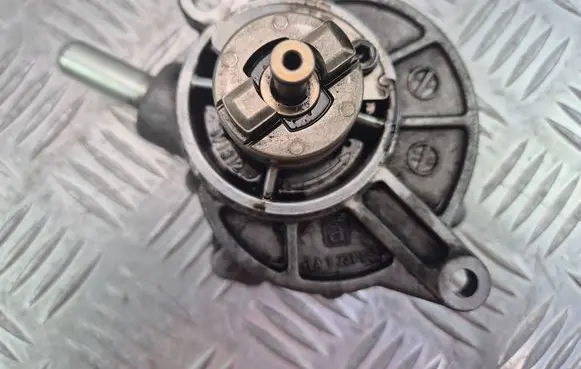 Mercedes-Benz C W204 Vacuum pump A6462300365